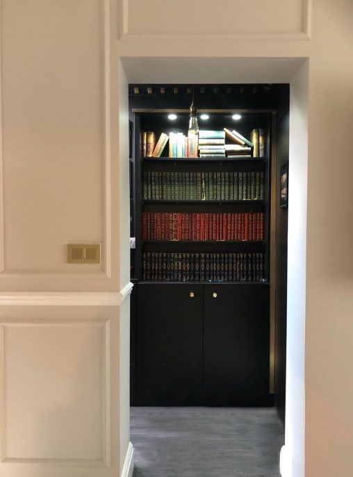 hampton-bookcase-doorway